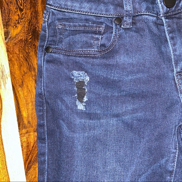 Cabi Dusk Destructed Skinny Jeans - Picture 4 of 11